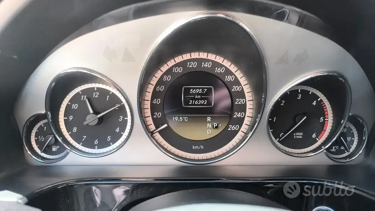 Usata Mercedes E220 Avantgarde 170 CV (125 kW) 2012 Grigio Berlina