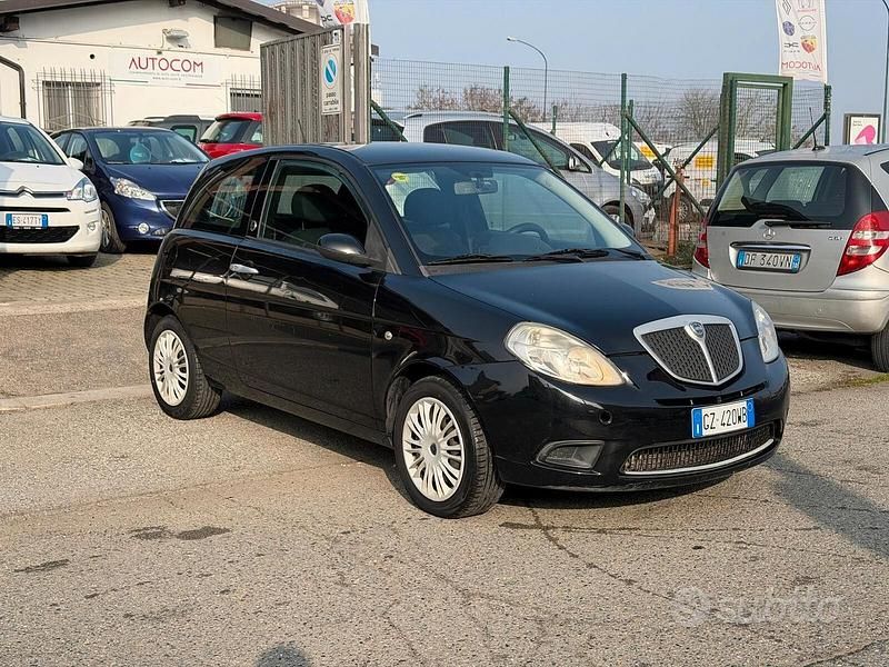 Usata Lancia Ypsilon 78 CV (57 kW) 2009 Nero Utilitaria
