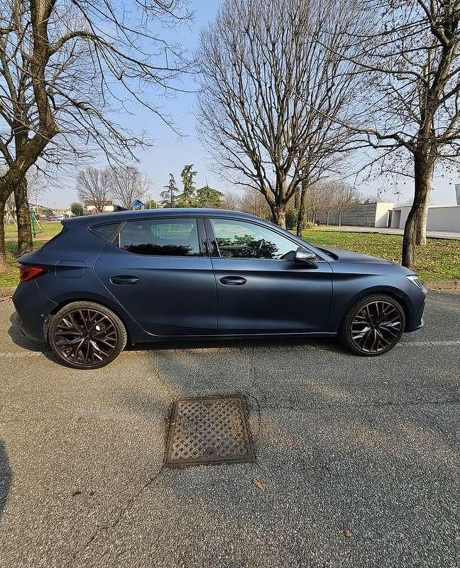 Usata Cupra Leon VZ 245 CV (180 kW) 2024 Blu/azzurro Berlina