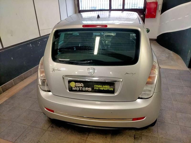 Usata Lancia Ypsilon 75 CV (55 kW) 2007 Argento Utilitaria