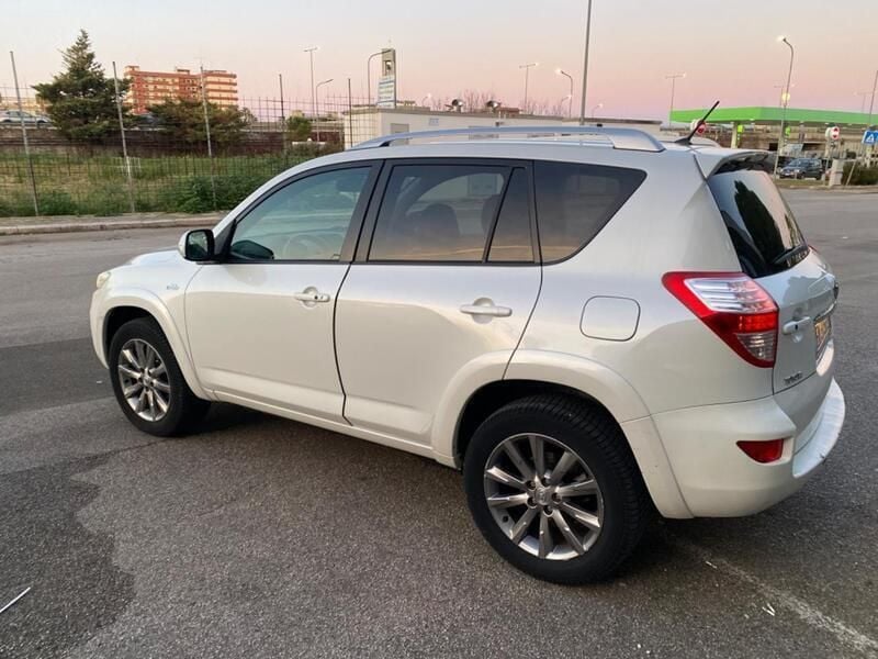 Usata Toyota RAV4 149 CV (109 kW) 2012 Bianco SUV