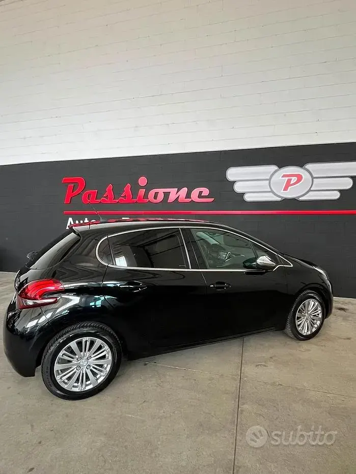 Usata Peugeot 208 82 CV (60 kW) 2019 Nero Utilitaria