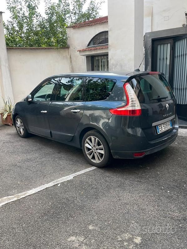 Usata Renault Scénic III 130 CV (95 kW) 2010 Grigio Monovolume