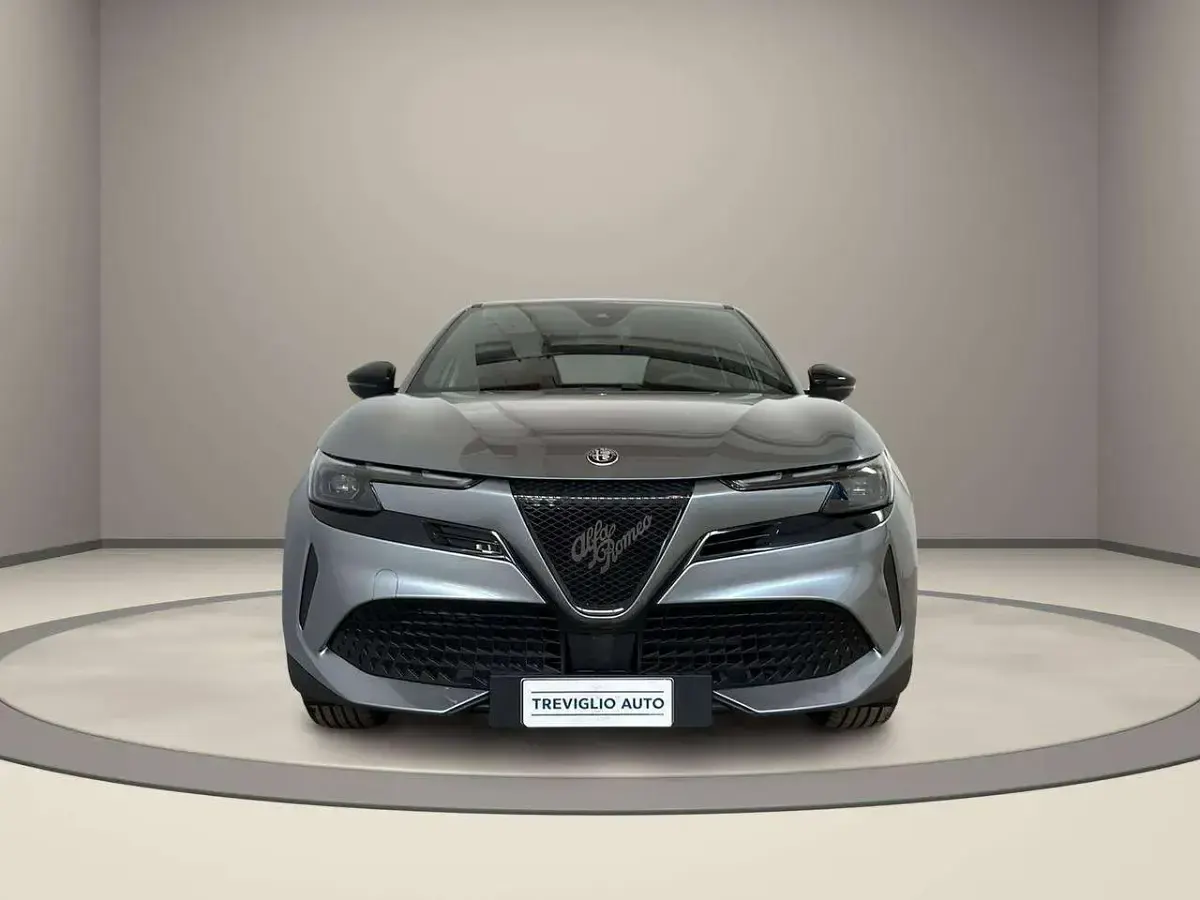 Nuova Alfa Romeo Junior 114 kW (156 CV) 2025 Beige / metallizzato SUV