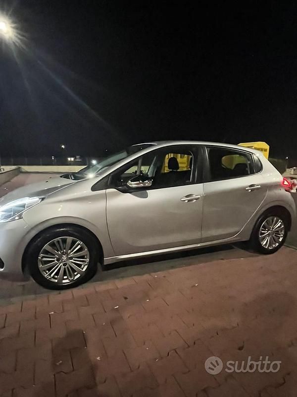 Usata Peugeot 208 75 CV (55 kW) 2017 Grigio Utilitaria