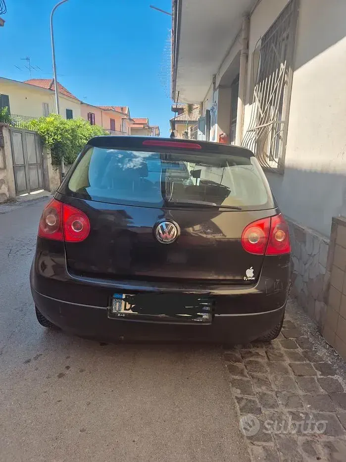 Usata VW Golf V 105 CV (77 kW) 2007 Nero Utilitaria