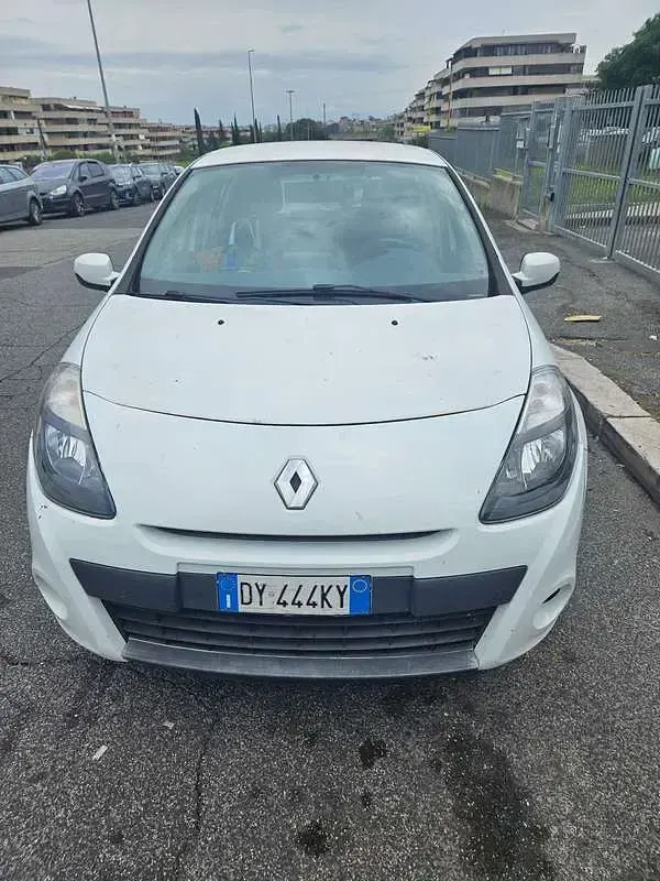 Usata Renault Clio III Dynamique 75 CV (55 kW) 2009 Bianco Berlina