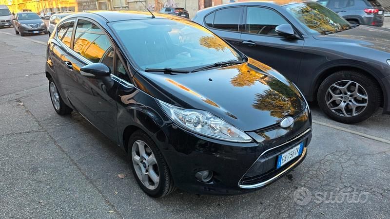 Usata Ford Fiesta 92 CV (67 kW) 2010 Nero Berlina