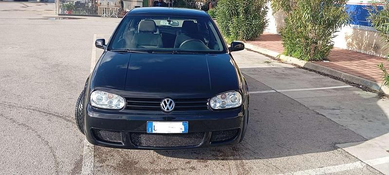 Usata VW Golf IV Highline 105 CV (77 kW) 2003 Nero Berlina