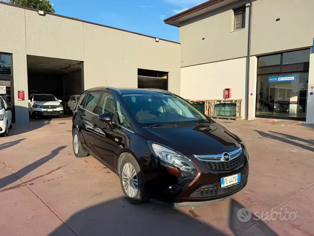 Usata Opel Zafira Tourer Cosmo 150 CV (110 kW) 2016 Marrone Monovolume