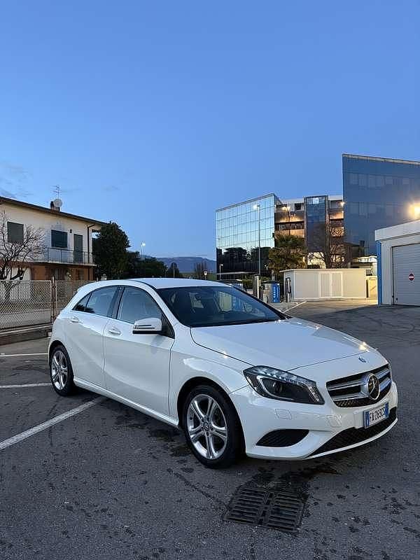 Usata Mercedes A180 Executive 109 CV (80 kW) 2015 Berlina