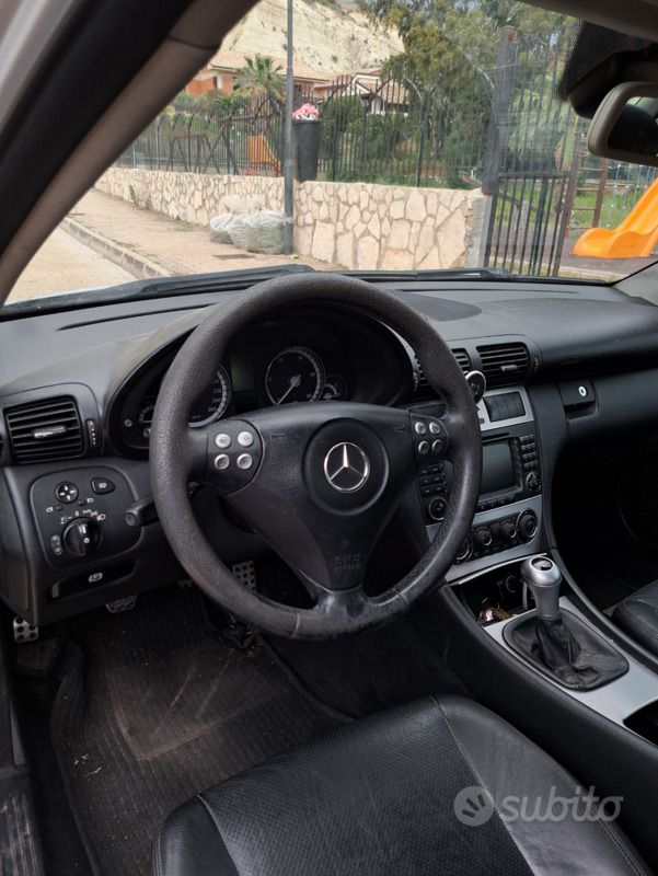 Usata Mercedes C220 Elegance 150 CV (110 kW) 2006 Grigio Coupé
