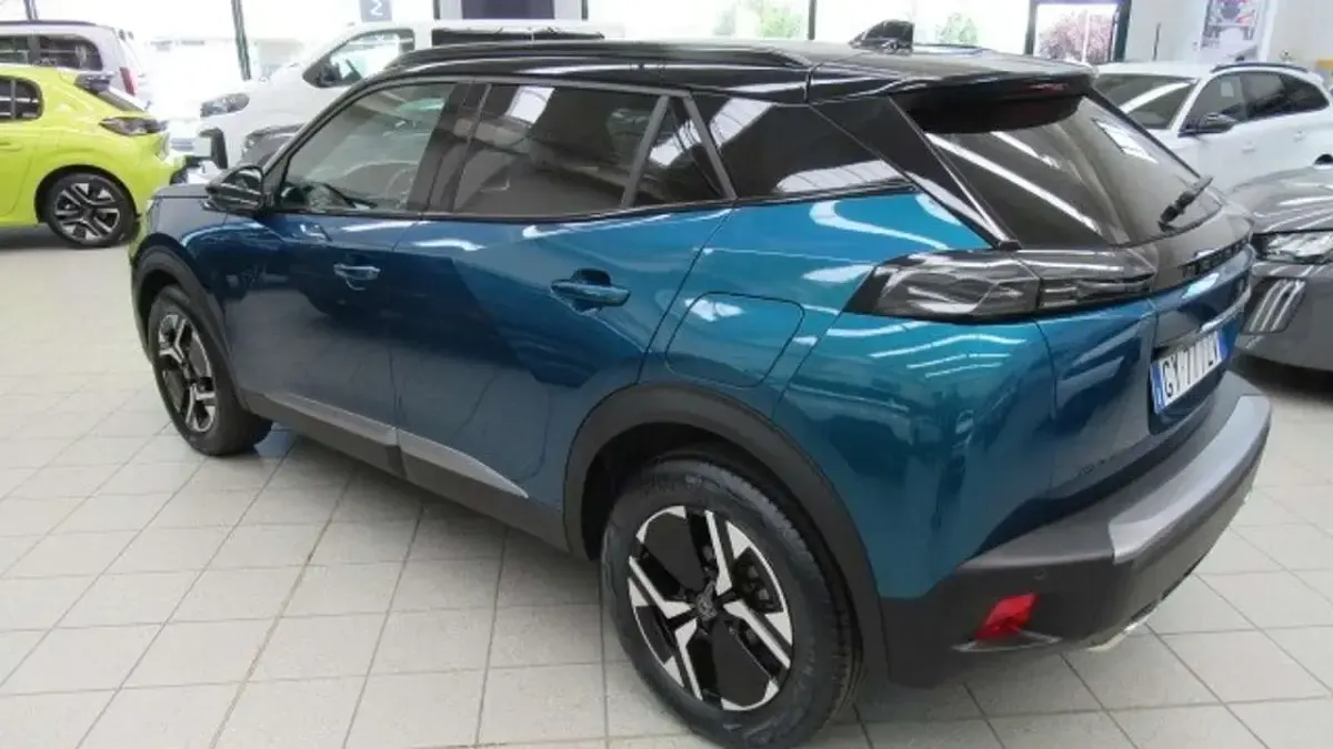 Usata Peugeot 2008 GT 136 CV (100 kW) 2025 Blu/azzurro SUV