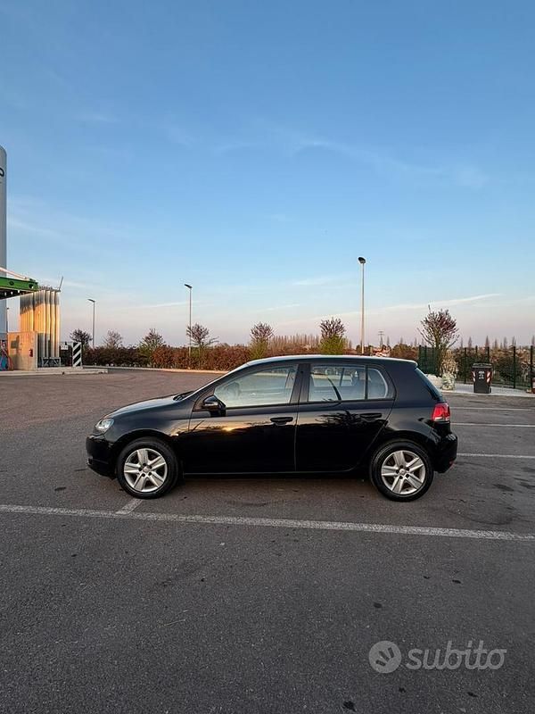 Usata VW Golf VI Trendline 110 CV (80 kW) 2009 Nero Utilitaria