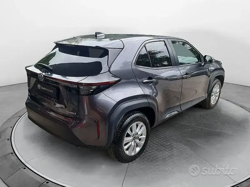 Usata Toyota Yaris Cross Active 116 CV (85 kW) 2022 Grigio SUV