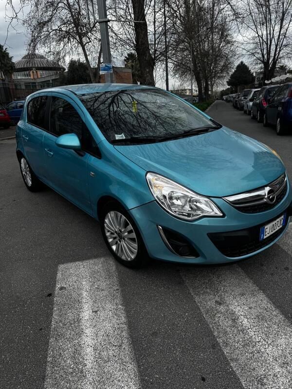 Usata Opel Corsa 95 CV (69 kW) 2012 Blu Berlina