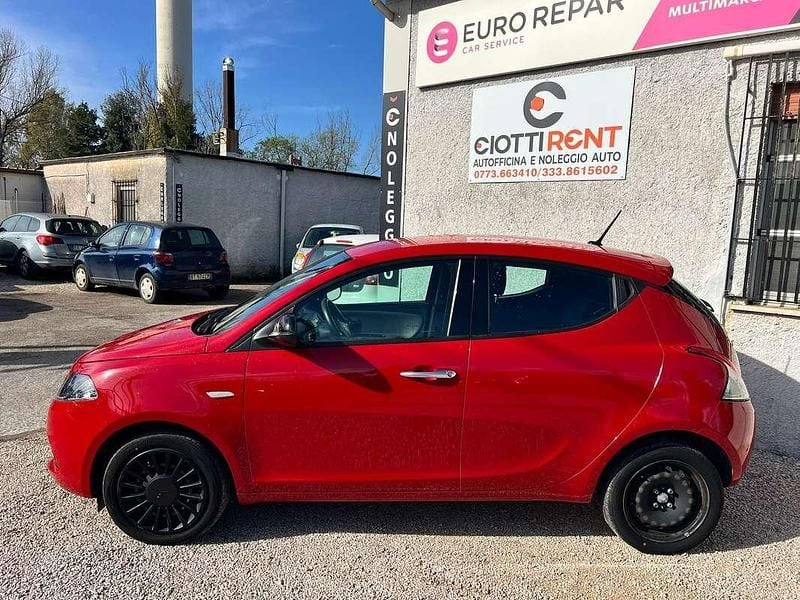 Usata Lancia Ypsilon Silver 69 CV (50 kW) 2022 Rosso Utilitaria
