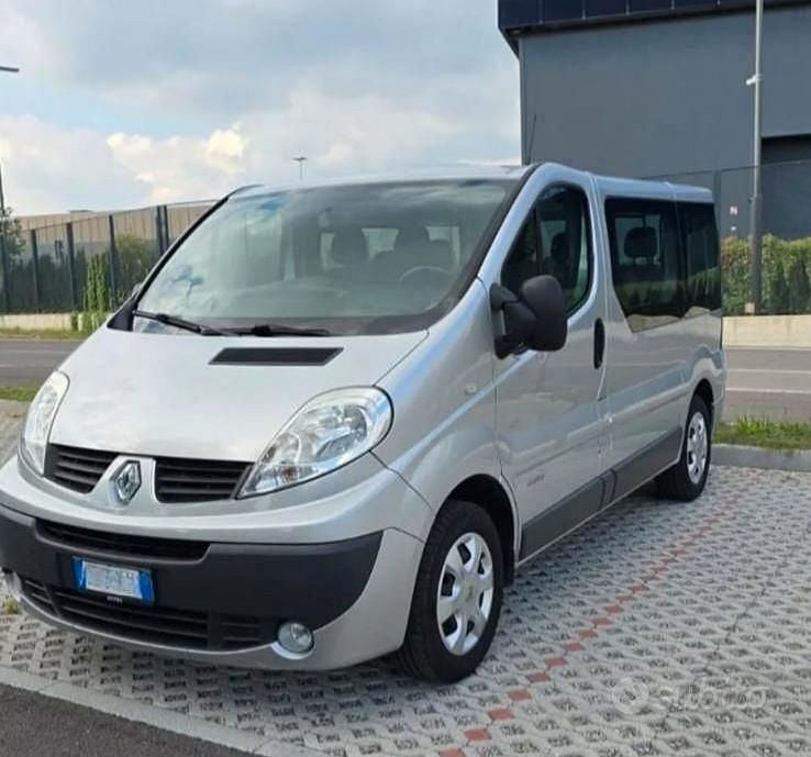 Begagnad Renault Trafic 2012 Grå Minibuss