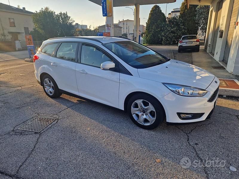 Käytetty Ford Focus S 120 HP (88 kW) 2018 Valkoinen Farmari