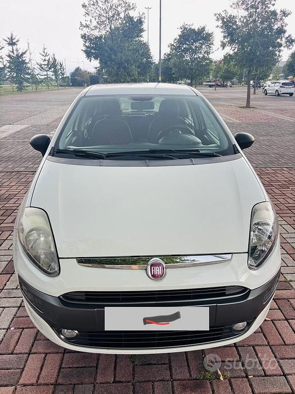 Usata Fiat Punto Easy 69 CV (50 kW) 2010 Bianco Utilitaria