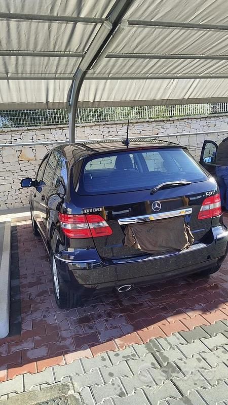 Usata Mercedes B180 109 CV (80 kW) 2009 Nero Monovolume