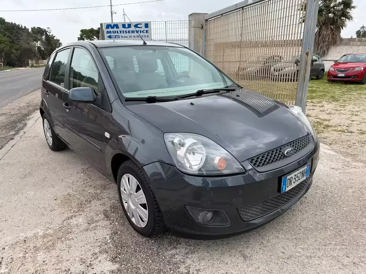 Usata Ford Fiesta 68 CV (50 kW) 2008 Grigio Utilitaria