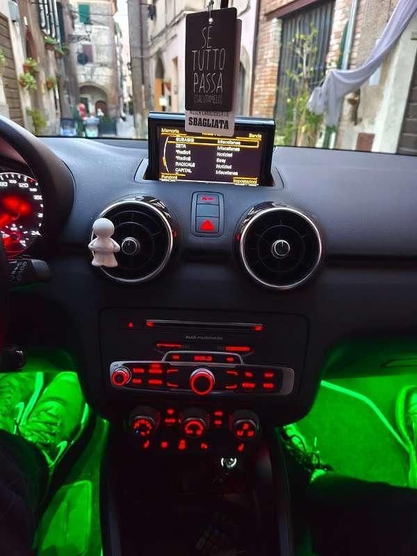 Grigio Usata 2019 Audi A1 Sportback Design Due volumi | 12.000 € (Ottimo prezzo) - Immagine 1/4