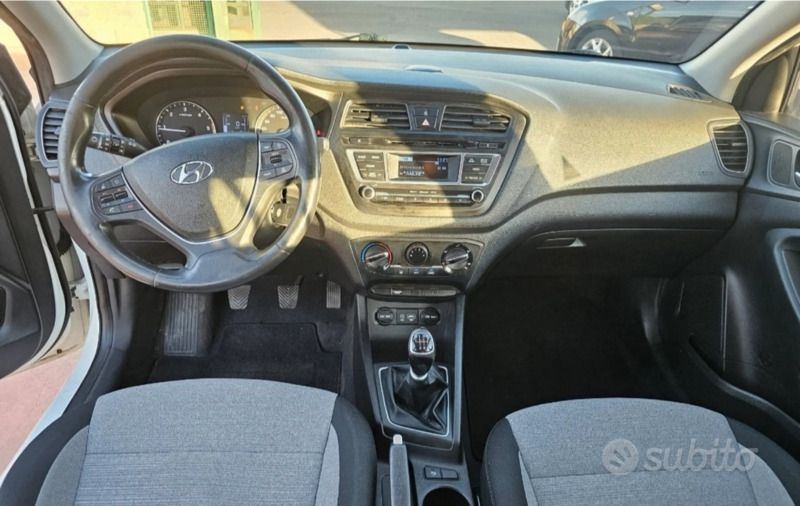 Usata Hyundai i20 84 CV (61 kW) 2014 Grigio Berlina