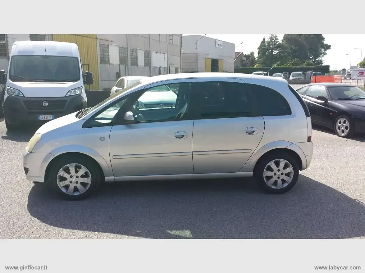 Usata Opel Meriva Enjoy 90 CV (66 kW) 2007 Argento Monovolume