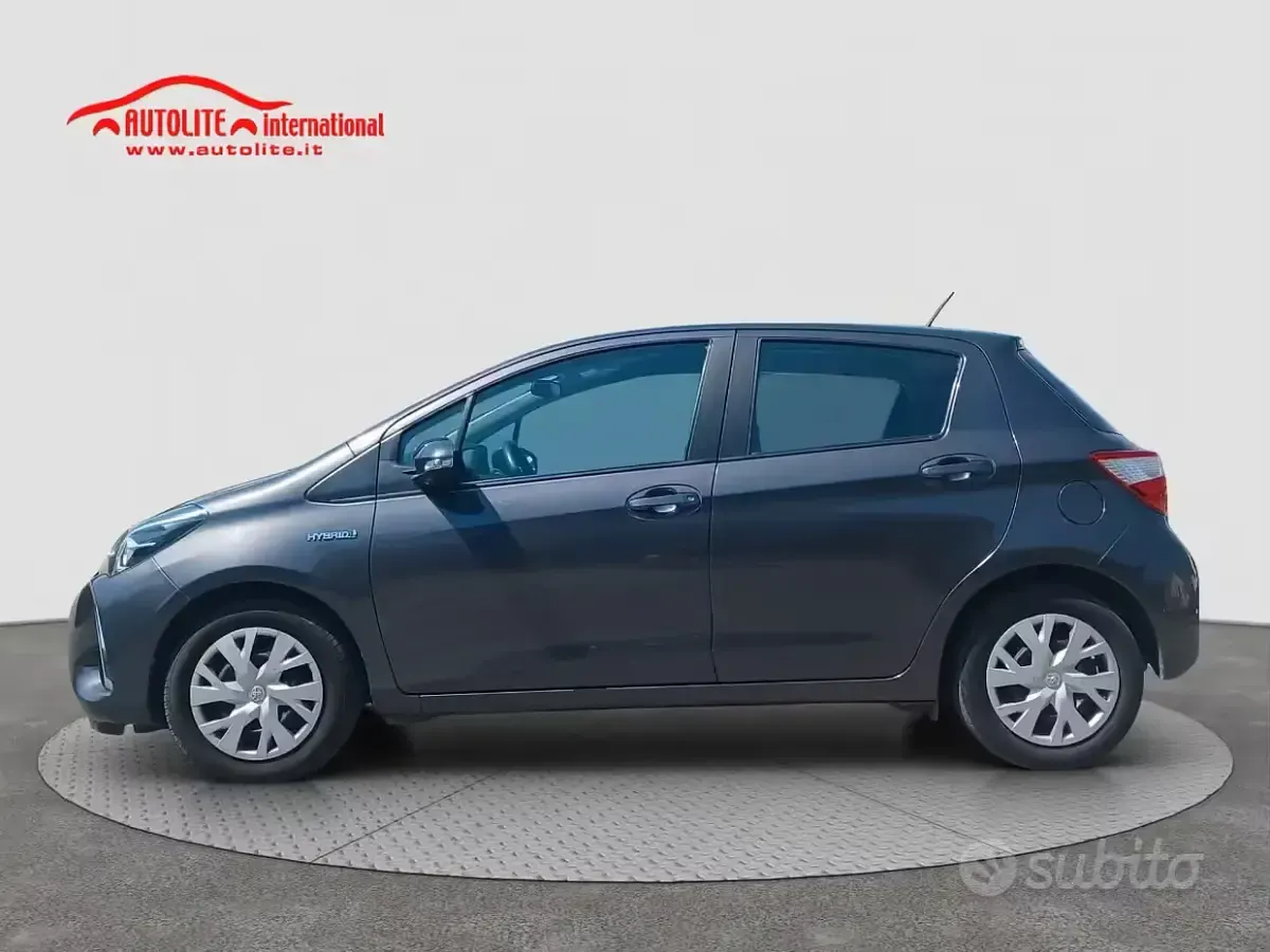 Gebraucht Toyota Yaris Hybrid Business Edition 73 PS (53 kW) 2019 Grau Limousine