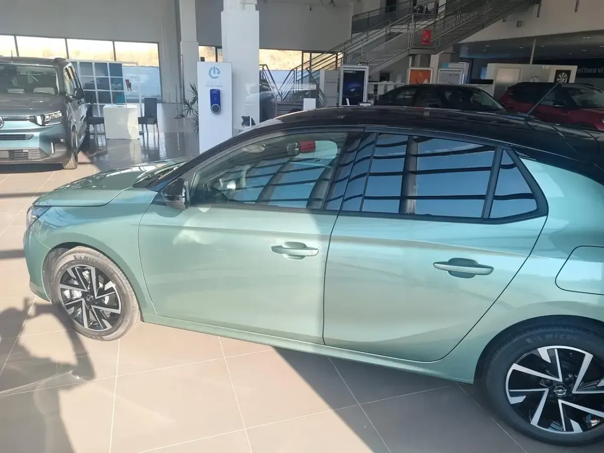 Nuova Opel Corsa 100 CV (73 kW) 2026 Verde Utilitaria