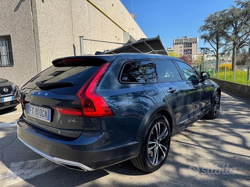 Usata Volvo V90 CC Pro 190 CV (139 kW) 2019 Blu metallizzato Station wagon