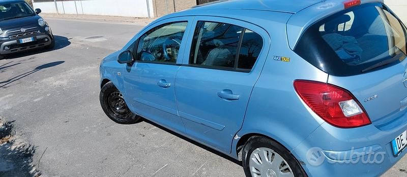 Usata Opel Corsa 70 CV (51 kW) 2008 Utilitaria