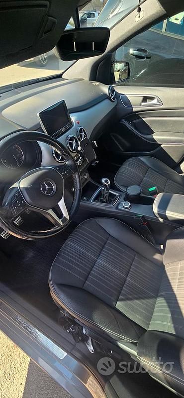 Usata Mercedes B200 136 CV (100 kW) 2012 Grigio Monovolume
