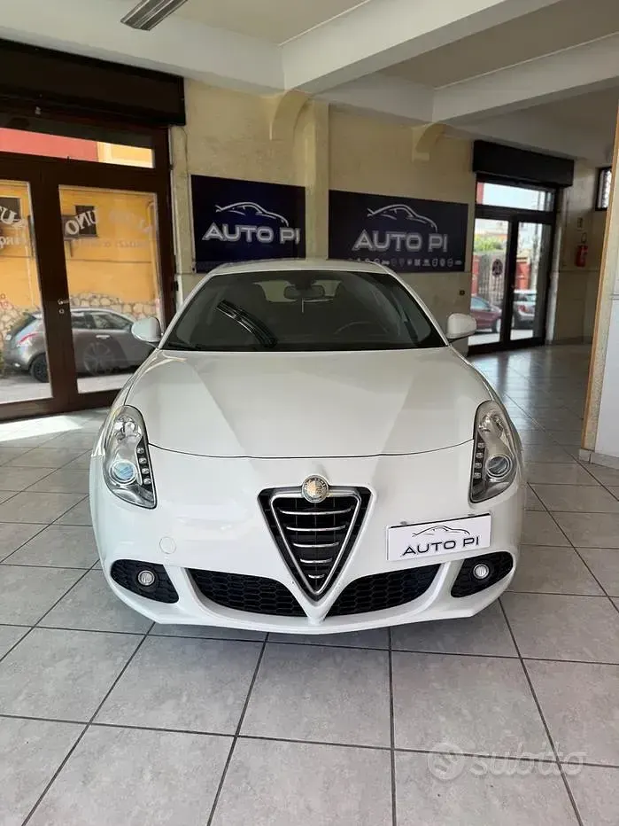 Usata Alfa Romeo Giulietta Distinctive 170 CV (125 kW) 2011 Bianco Utilitaria