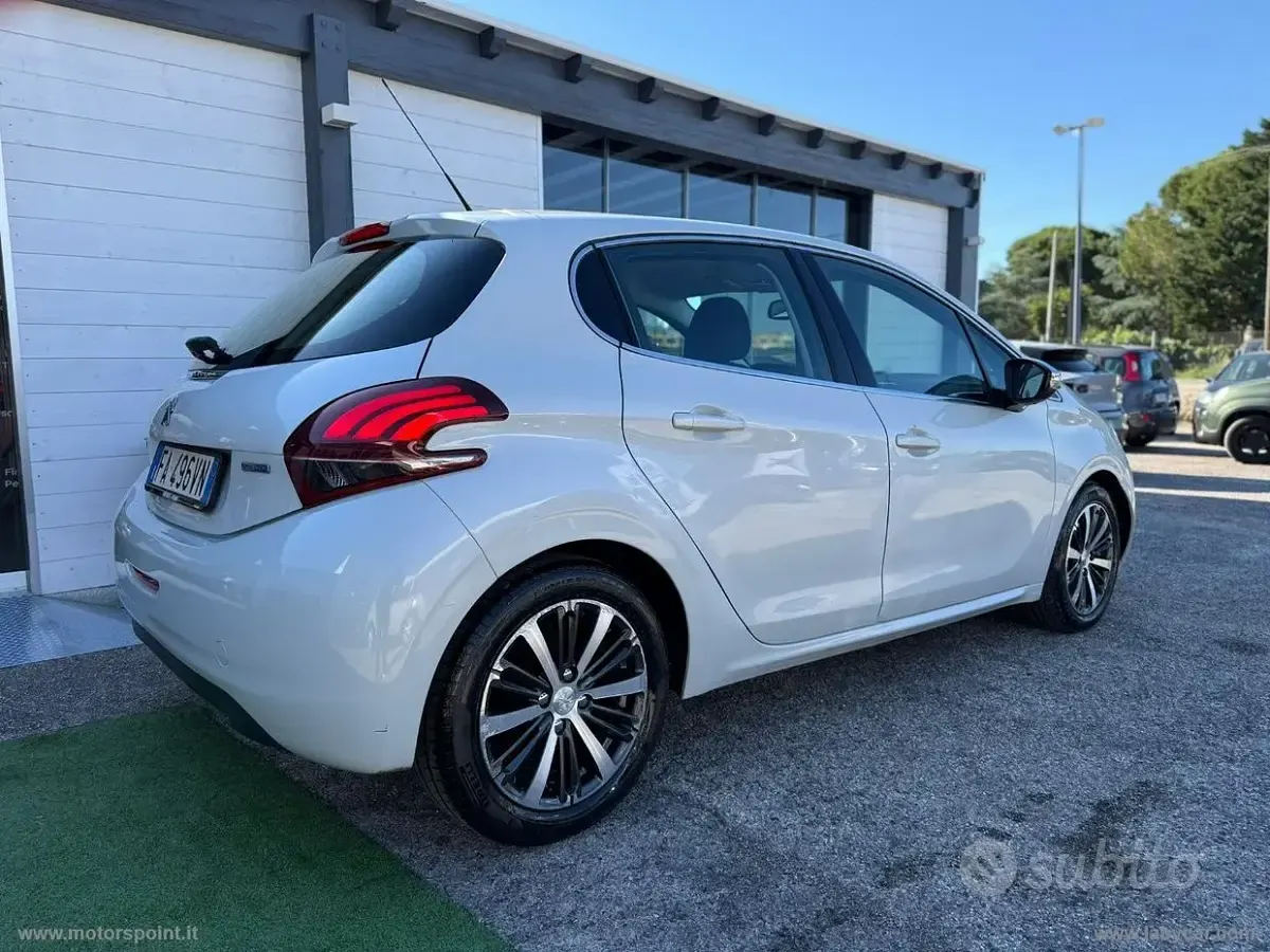 Usata Peugeot 208 Allure 75 CV (55 kW) 2015 Bianco Utilitaria