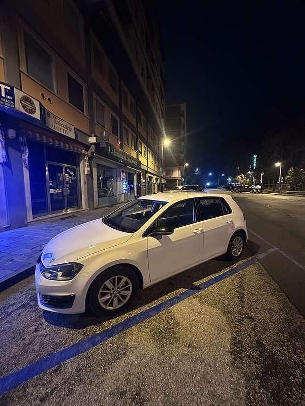 Begagnad VW Golf VII Comfortline 105 HK (77 kW) 2013 Sedan
