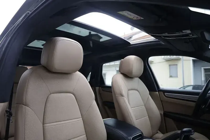 Usata Porsche Cayenne Turbo S E-Hybrid 680 CV (500 kW) 2019 Grigio SUV