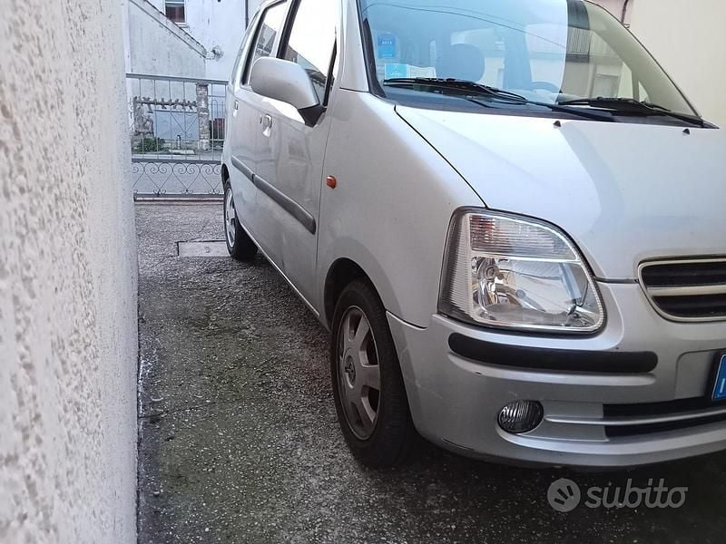Usata Opel Agila Club 60 CV (44 kW) 2003 Grigio Monovolume