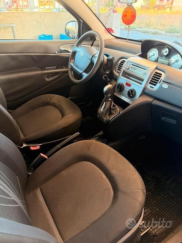 Usata Lancia Ypsilon 60 CV (44 kW) 2011 Bianco Utilitaria