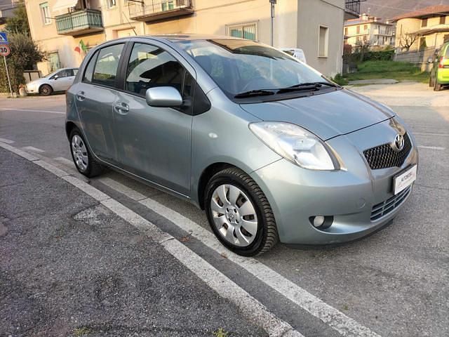 Usata Toyota Yaris Sol 87 CV (63 kW) 2007 Argento metallizzato Utilitaria