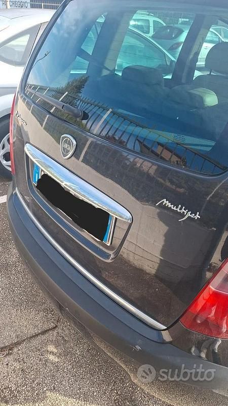 Nero Usata 2005 Lancia Musa Monovolume | 1500 € (Ottimo prezzo) - Immagine 1/4