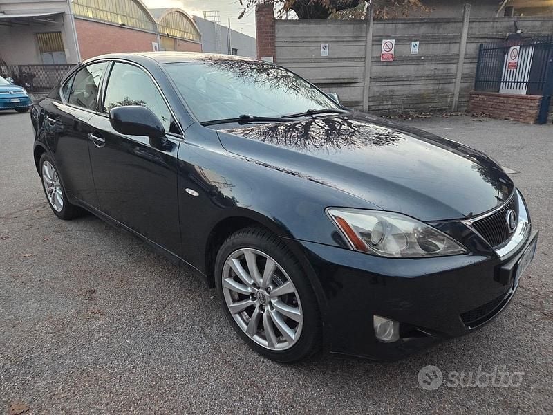 Blu Usata 2006 Lexus IS220d Luxury Line Tre volumi | 4500 € (Buon prezzo) - Immagine 1/4