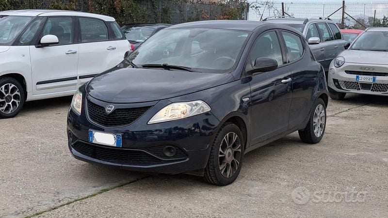 Usata Lancia Ypsilon 69 CV (50 kW) 2019 Nero Utilitaria