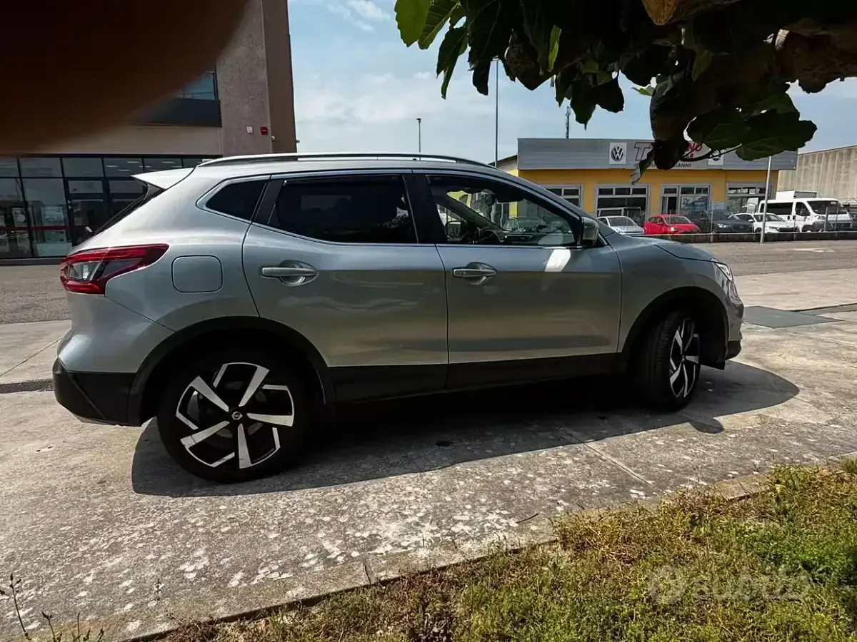 Usata Nissan Qashqai Tekna 110 CV (80 kW) 2017 Grigio SUV
