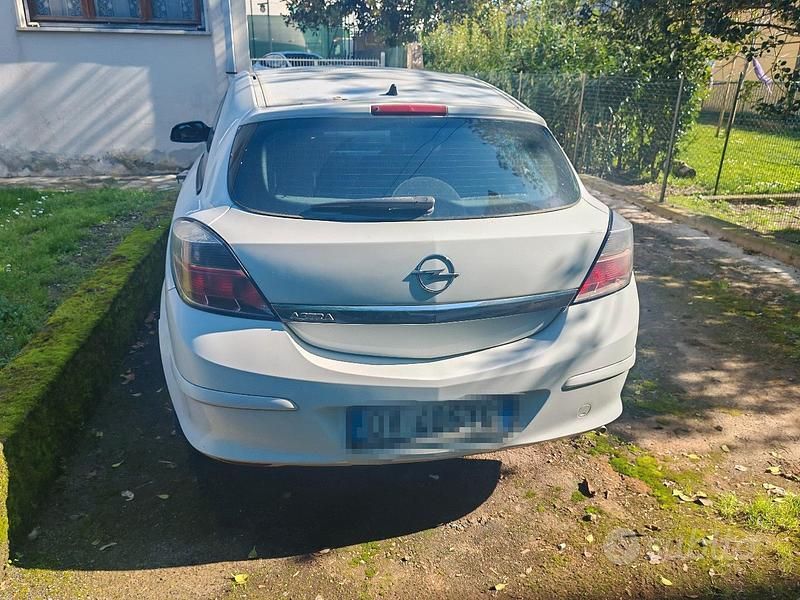Usata Opel Astra GTC Cosmo 2009 Bianco Berlina