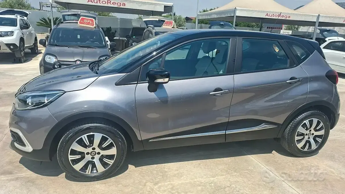Usata Renault Captur 90 CV (66 kW) 2019 Grigio SUV