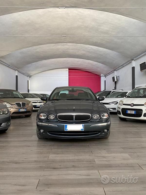 Grigio Usata 2001 Jaguar X-type Executive Tre volumi | 6490 € (Cara) - Immagine 1/4