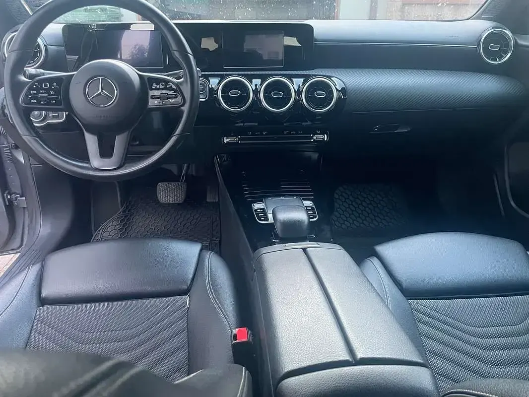 Usata Mercedes A180 Business 116 CV (85 kW) 2019 Grigio Berlina