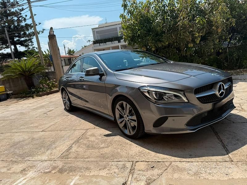 Usata Mercedes CLA200 136 CV (100 kW) 2019 Grigio Berlina